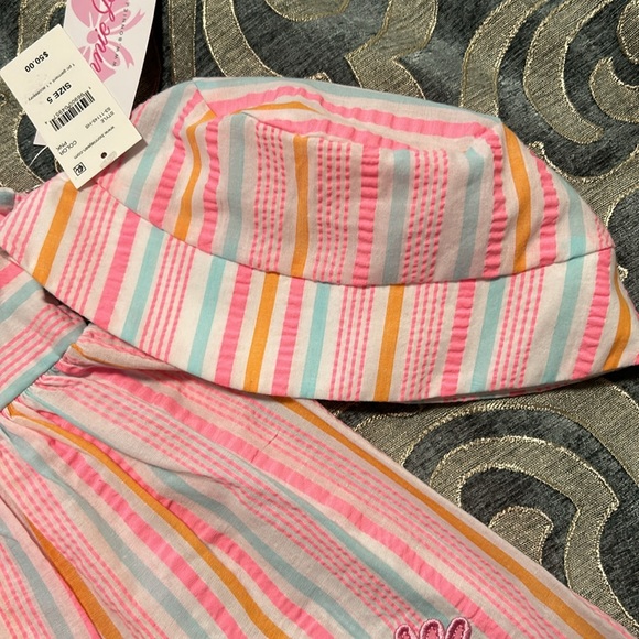 Rare Editions Seersucker Dress with Flamingo Appliqué and matching hat - Picture 3 of 5